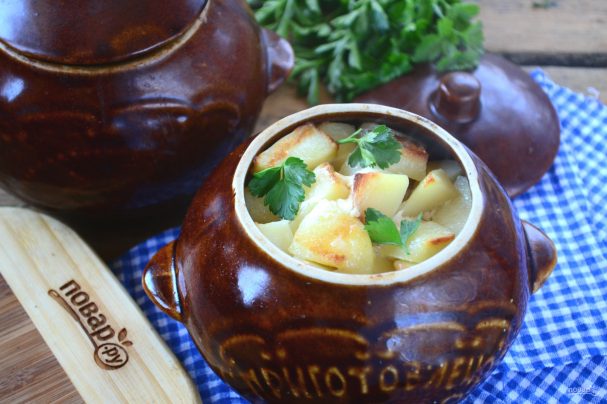 Охотничьи колбаски с картофелем в горшочках