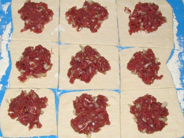 Слойки с фаршем - пошаговый рецепт Слойки с фаршем - пошаговый рецепт
