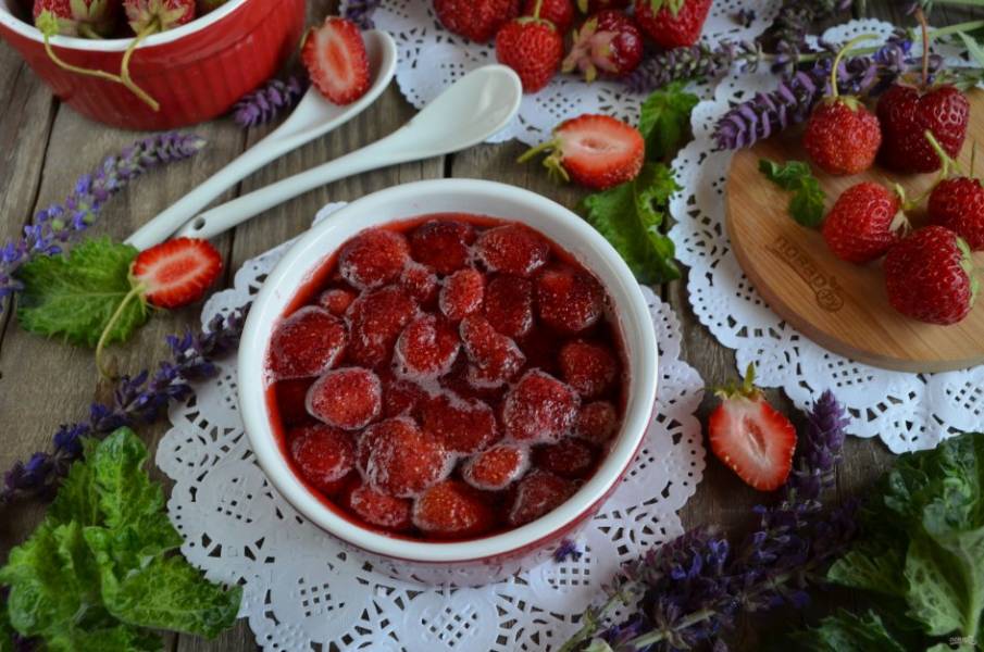 Заготовки из клубники: варенье, джем, компот и наливка