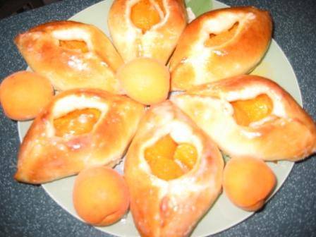 Пирожки с абрикосами