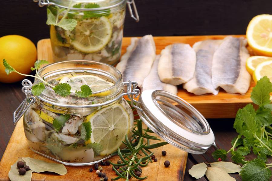 8 способов быстро и вкусно засолить селёдку