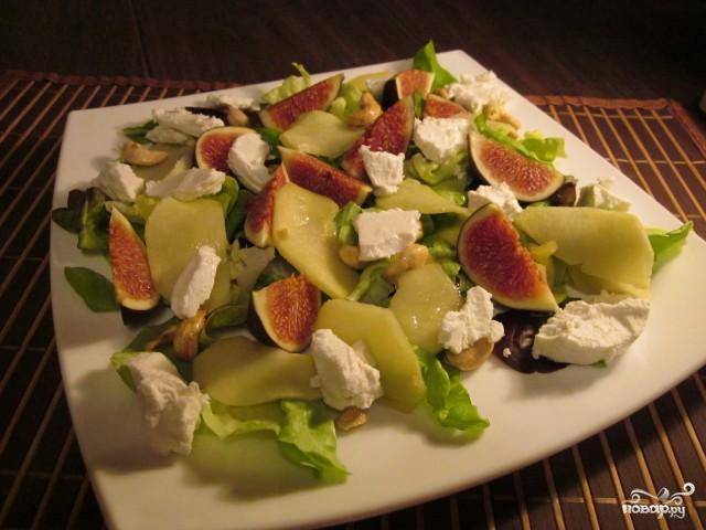 Салат с инжиром и козьим сыром