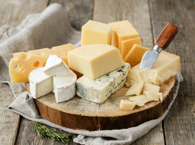 Как правильно подобрать сыр к вину: 9 удачных сочетаний
