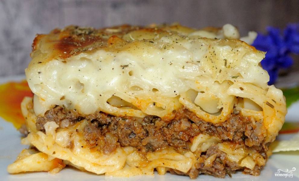 Макароны с фаршем и соусом бешамель в духовке Макароны с фаршем и соусом бешамель в духовке
