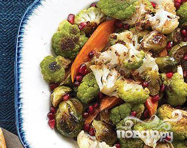 Салат с жареными овощами и гранатом