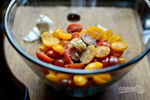Тосты с маринованными помидорами - фото шаг 2
