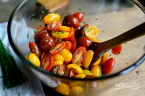 Тосты с маринованными помидорами - фото шаг 4