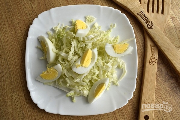 Салат с гренками и сыром