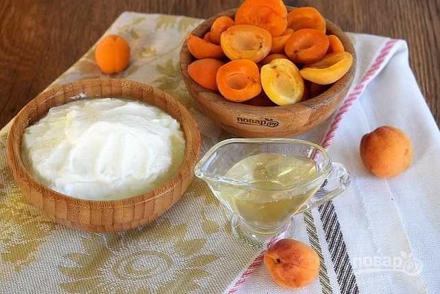 Десерт из свежих абрикосов