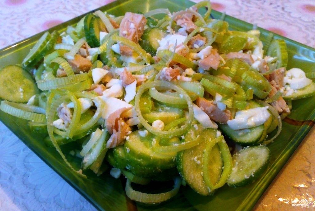 Салат с кальмарами консервированными рецепт