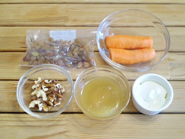 Рецепт Салат из моркови с изюмом
