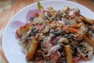 Салат с жареными крабовыми палочками и грибами