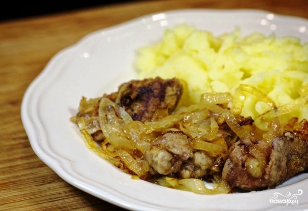 Жареная куриная печень с луком картинки Жареная куриная печень с луком картинки