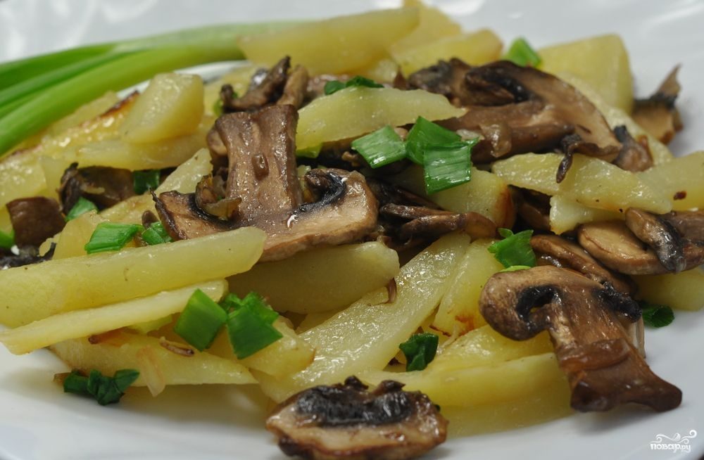 Картошка жареная с грибами и луком рецепт с пошагово