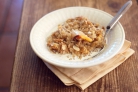 Запеченная овсянка с фруктами и орехами