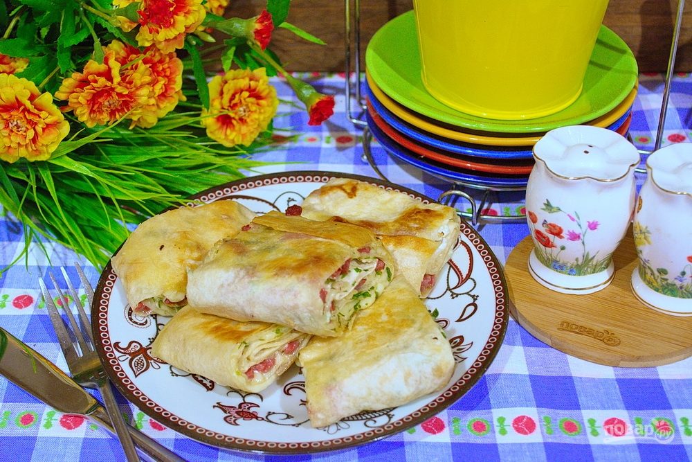 Жареный лаваш с колбасой и сыром пошаговый рецепт с фото