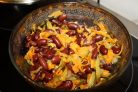 Салат из фасоли с соленым огурцом