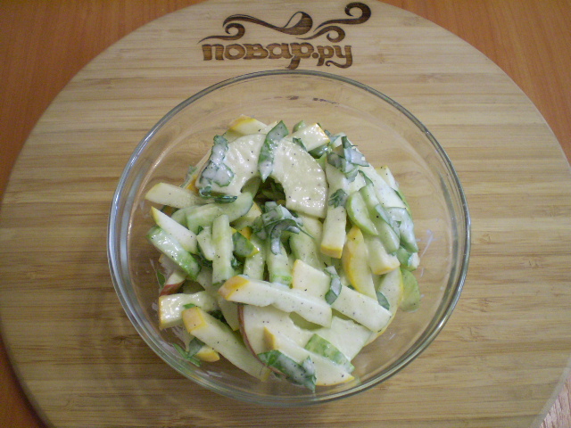 Салат из сырых кабачков