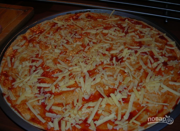Пицца с сосисками и сыром