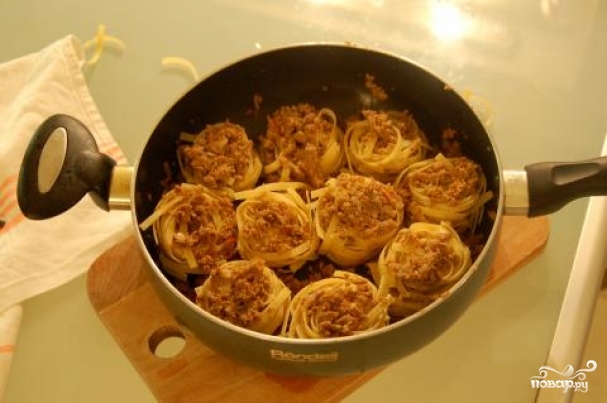 Гнёзда из макарон с курицей в духовке рецепт пошагово Гнёзда из макарон с курицей в духовке рецепт пошагово