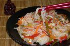 Салат из рисовой лапши