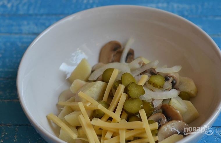 Салат с грибами и картофелем