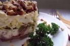 Салат с говядиной, огурцом и яйцом