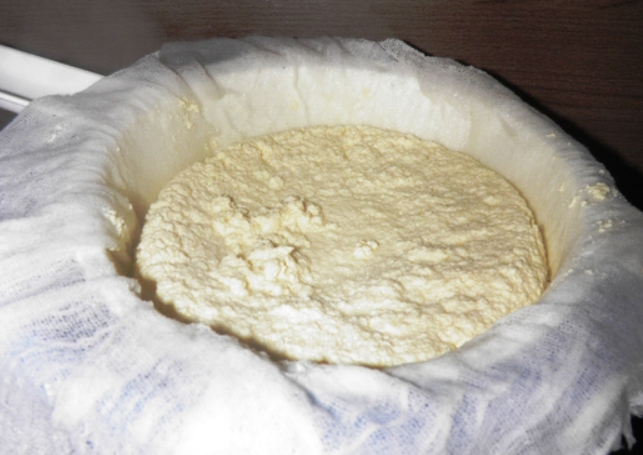 Сыр из молока кефира и сметаны в домашних условиях