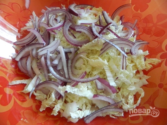 Салат из селедки с пекинской капустой