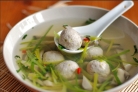 Китайский суп с фрикадельками из мяса и рыбы