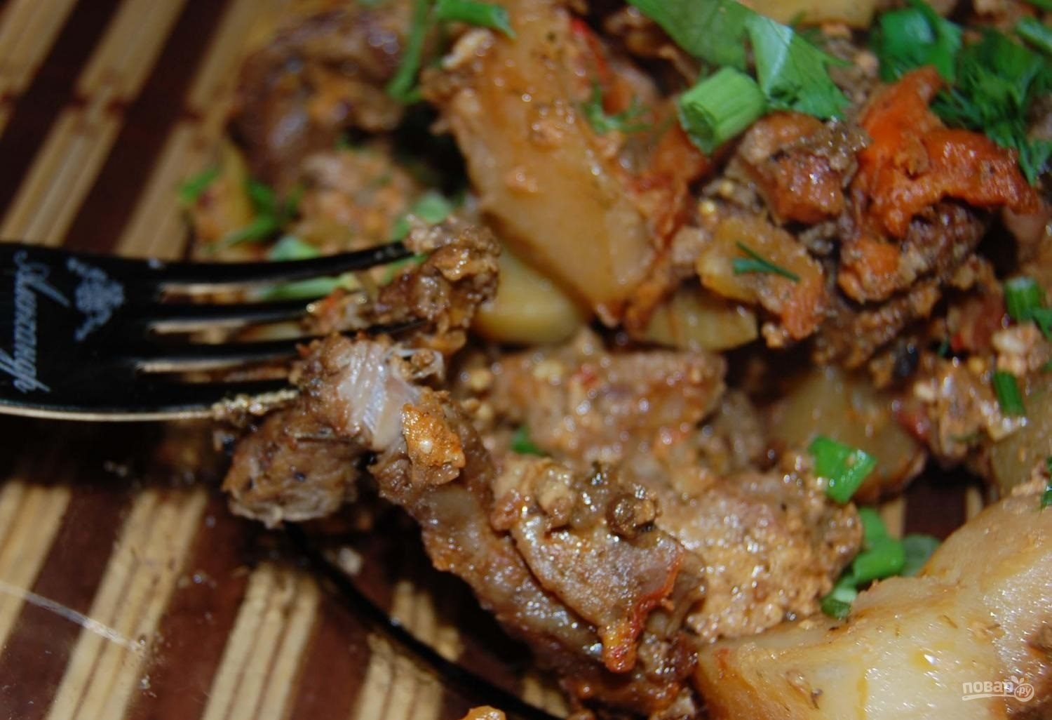 Приготовить салат с грибами маринованными и