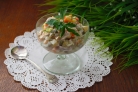 Овощной салат с маринованными грибами и индейкой