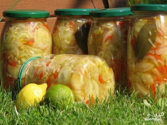 Вкусный салат из помидоров и огурцы на зиму