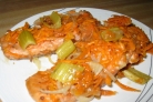 Кижуч, запеченный с овощами