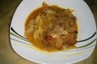 Гусь, тушенный кусочками с яблоками
