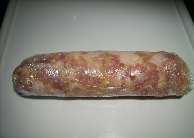 Домашняя колбаса в пищевой пленке