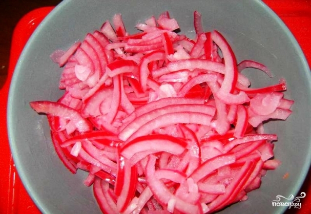 Салат с крабовыми палочками с колбасой Салат с крабовыми палочками с колбасой