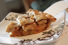 Карамельный пирог с орехами