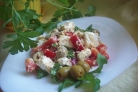 Салат с сыром фета