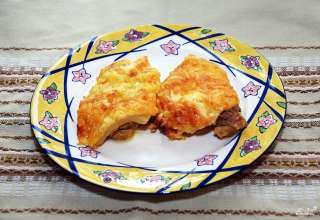Курица с ананасами и сыром