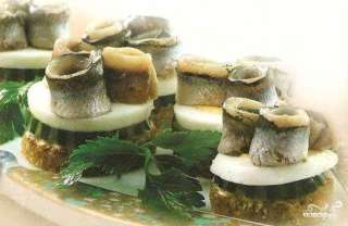 Канапе с килькой