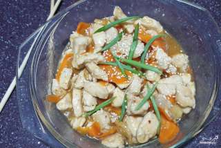 Курица в кисло-сладком соусе с кунжутом