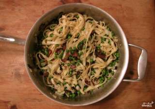 Паста с горохом и ветчиной