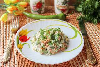 Салат с зеленым горошком и морковью