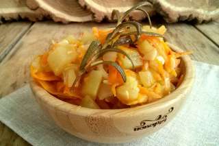Кабачки тушенные с морковью и луком