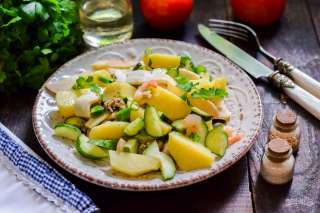 Картофельный салат с морепродуктами