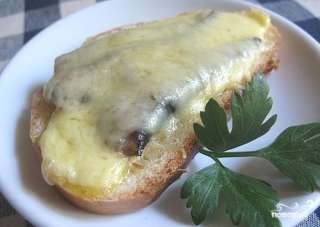 Вкусные бутерброды со шпротами