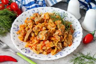 Тушеная капуста с мясом