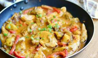 Курица по-тайски с овощами