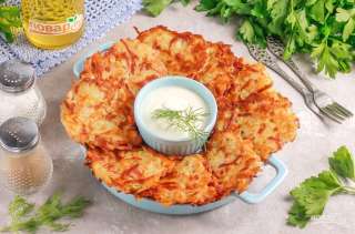 Драники с колбасой и сыром